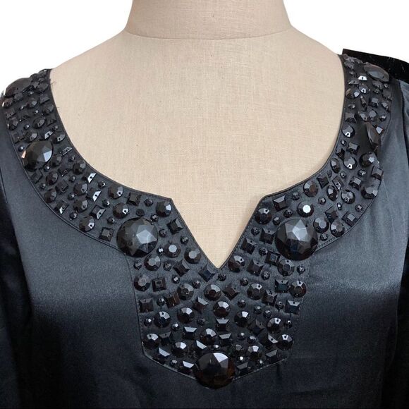 BCBG SATIN TOP WITH SIMULATED STONEWORK AT THE COLLAR / NWT / Size XS ﻿ - Picture 2 of 6
